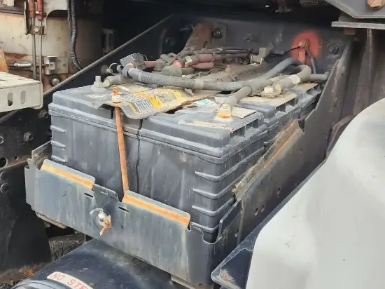 Picture of (Used) 2016 Mack GU713, BATTERY BOX
