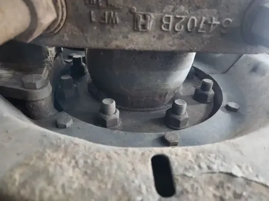 Picture of (Used) 2016 Mack CXU713, REAR DIFFERENTIAL HUBS