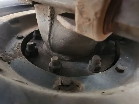 Picture of (Used) 2016 Mack CXU713, FRONT DIFFERENTIAL HUBS