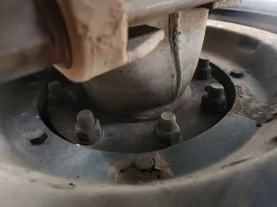 Picture of (Used) 2016 Mack CXU713, FRONT DIFFERENTIAL HUBS