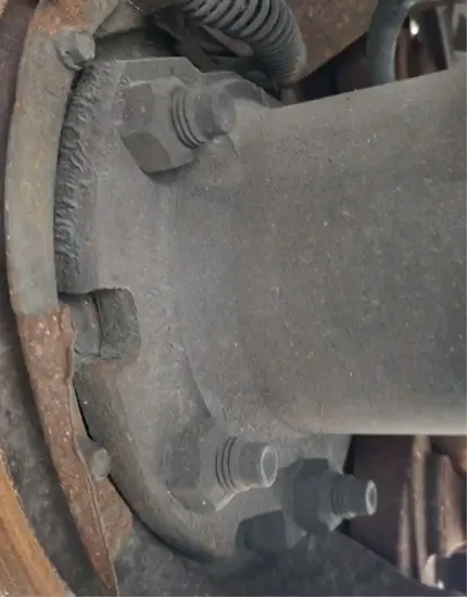 Picture of (Used) 2006 GMC C5500, DIFFERENTIAL HUBS