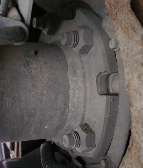 Picture of (Used) 2006 GMC C5500, DIFFERENTIAL HUBS