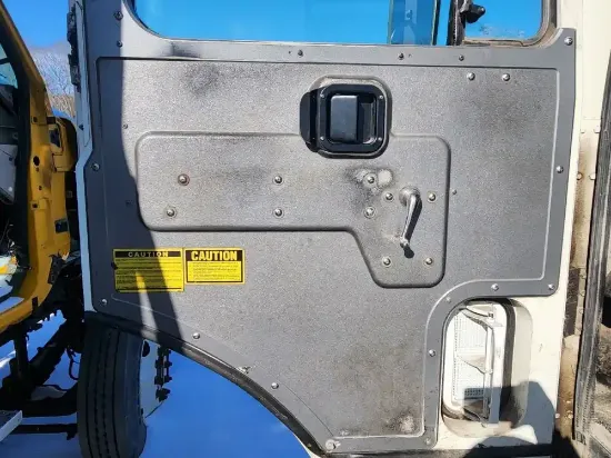 Picture of (Used) 2008 Mack MRU613, INTERIOR DOOR PANEL