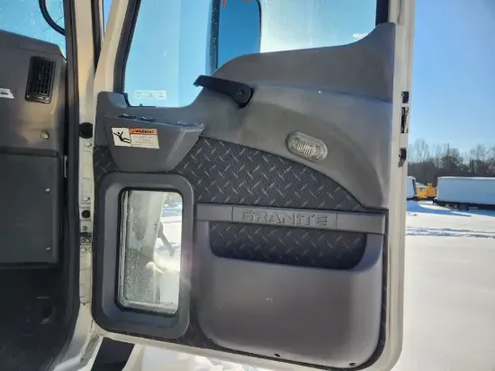 Picture of (Used) 2008 Mack GU813, INTERIOR DOOR PANEL