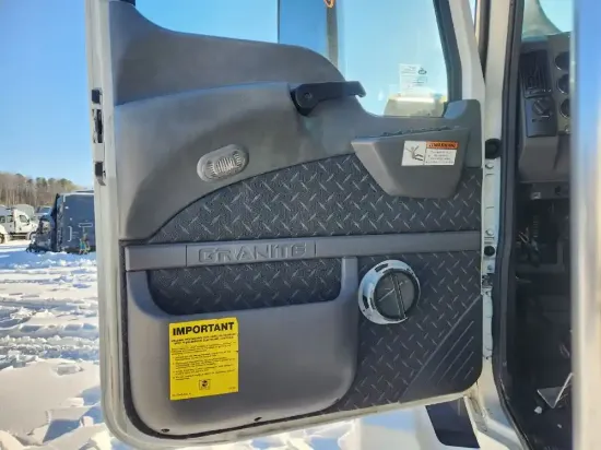 Picture of (Used) 2008 Mack GU813, INTERIOR DOOR PANEL