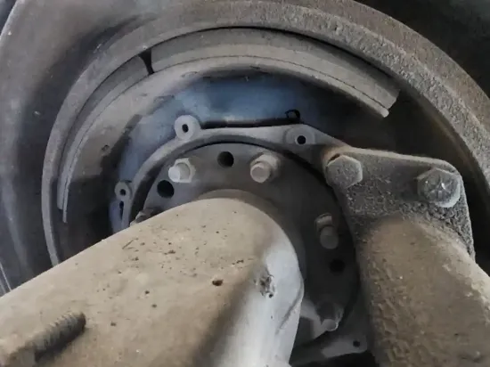 Picture of (Used) 2008 Mack GU813, FRONT DIFFERENTIAL HUBS