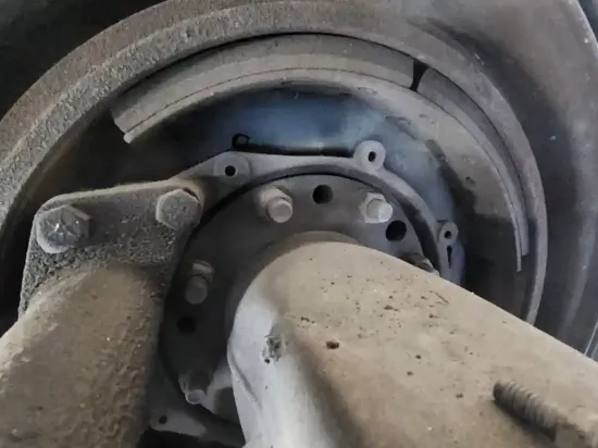 Picture of (Used) 2008 Mack GU813, FRONT DIFFERENTIAL HUBS