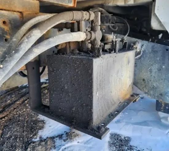 Picture of (Used) 2003 Chevrolet C7500, HYDRAULIC TANK