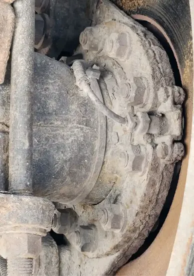 Picture of (Used) 2003 Chevrolet C7500, DIFFERENTIAL HUBS