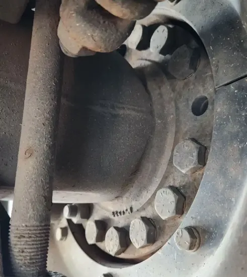 Picture of (Used) 2005 Sterling L7500, DIFFERENTIAL HUBS