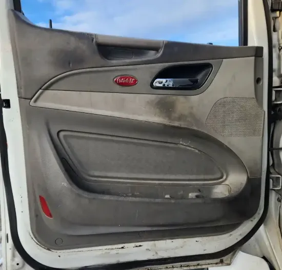 Picture of (Used) 2020 Peterbilt 567, INTERIOR DOOR PANEL