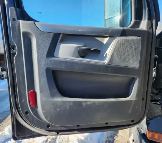 Picture of (Used) 2019 Freightliner Cascadia 126, INTERIOR DOOR PANEL
