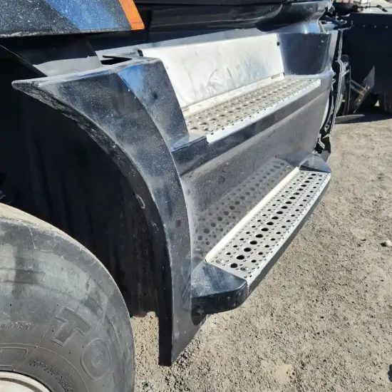 Picture of (Used) 2019 Freightliner Cascadia 126, TANK FAIRINGS