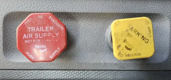 Picture of (Used) 2019 Freightliner Cascadia 126, MISCELLANEOUS DASH SWITCHES