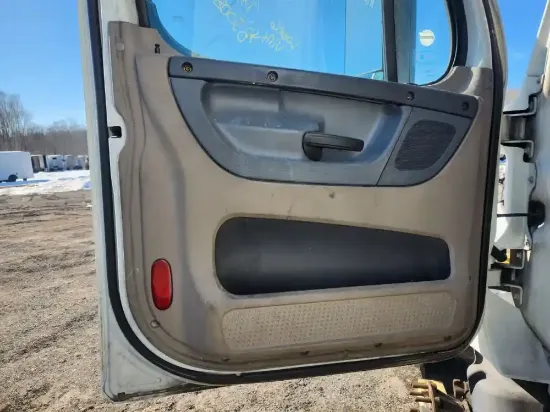 Picture of (Used) 2015 Freightliner Cascadia 125, INTERIOR DOOR PANEL