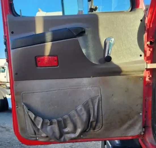 Picture of (Used) 2003 Mack CH613, INTERIOR DOOR PANEL