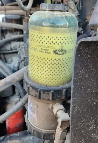 Picture of (Used) 2003 Mack CH613, WATER SEPARATOR