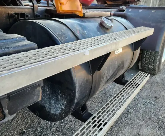 Picture of (Used) 2003 Mack CH613, FUEL TANK