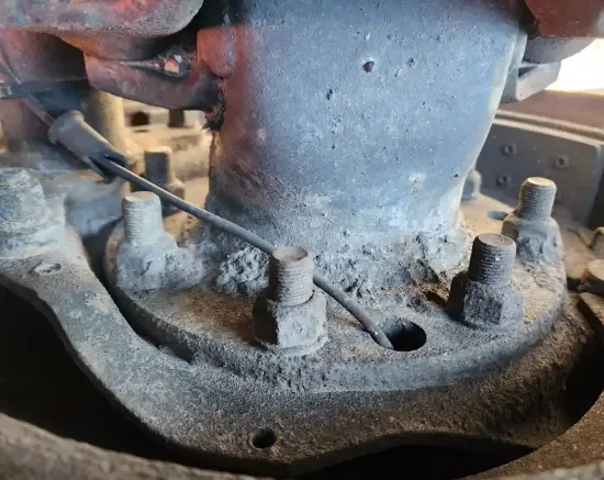 Picture of (Used) 2003 Mack CH613, REAR DIFFERENTIAL HUBS