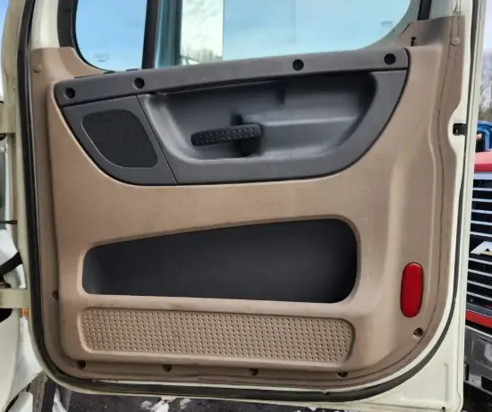 Picture of (Used) 2013 Freightliner Cascadia 125, INTERIOR DOOR PANEL