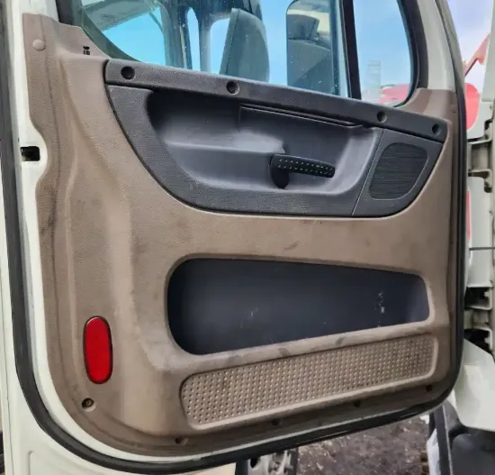Picture of (Used) 2013 Freightliner Cascadia 125, INTERIOR DOOR PANEL