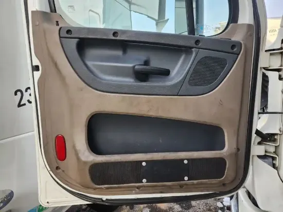Picture of (Used) 2014 Freightliner Cascadia 125, INTERIOR DOOR PANEL