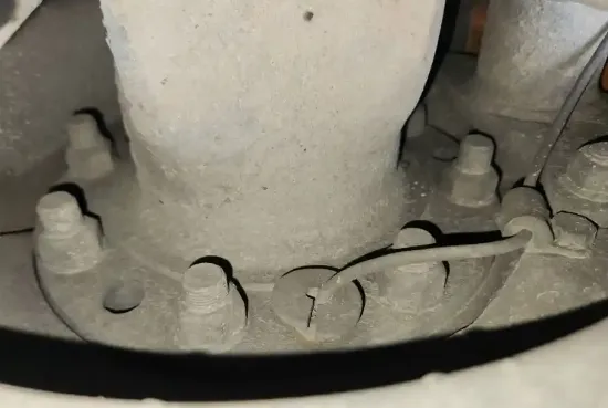 Picture of (Used) 2013 Volvo VNL, FRONT DIFFERENTIAL HUBS