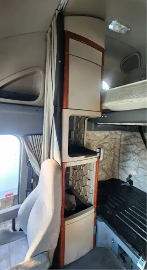 Picture of (Used) 2014 Freightliner Cascadia 125, SLEEPER CABINETS