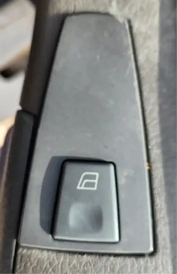 Picture of (Used) 2013 Volvo VNL, DOOR ELECTRIC SWITCH