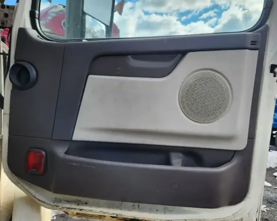 Picture of (Used) 2013 Volvo VNL, INTERIOR DOOR PANEL