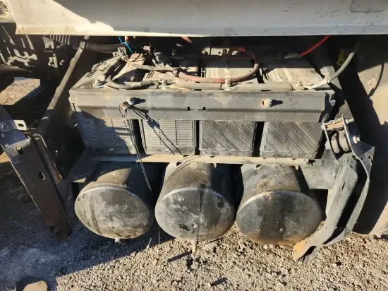 Picture of (Used) 2016 Volvo VNL, BATTERY BOX