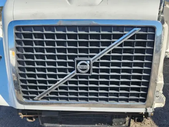 Picture of (Used) 2016 Volvo VNL, GRILLE