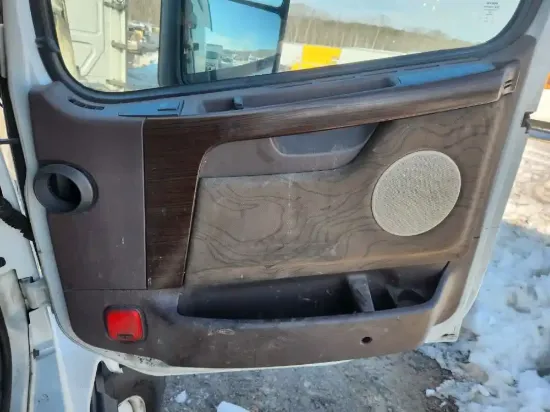 Picture of (Used) 2016 Volvo VNL, INTERIOR DOOR PANEL