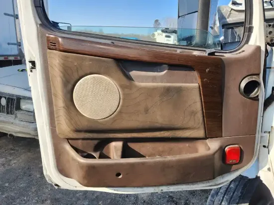 Picture of (Used) 2016 Volvo VNL, INTERIOR DOOR PANEL
