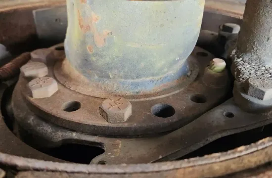 Picture of (Used) 2011 International PROSTAR, FRONT DIFFERENTIAL HUBS