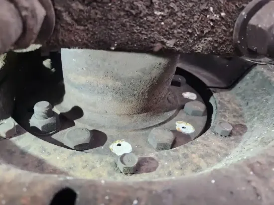 Picture of (Used) 2003 International 4300, DIFFERENTIAL HUBS