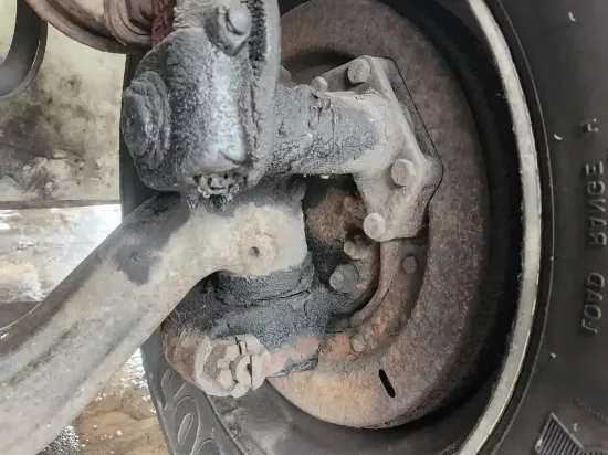 Picture of (Used) 2003 International 4300, FRONT SPINDLE/KNUCKLE