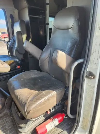 Picture of (Used) 2017 Volvo VNL, SEAT