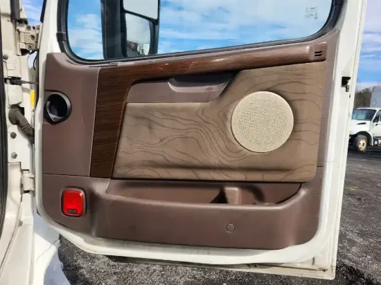 Picture of (Used) 2017 Volvo VNL, INTERIOR DOOR PANEL
