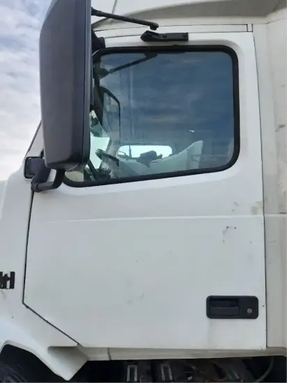 Picture of (Used) 2017 Volvo VNL, DOOR