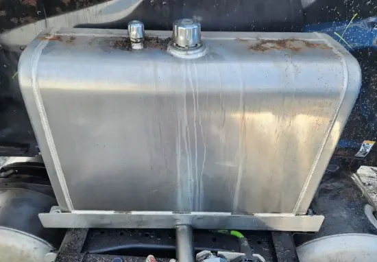 Picture of (Used) 2018 Peterbilt 579, HYDRAULIC TANK