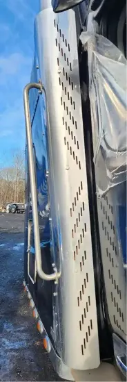 Picture of (Used) 2018 Peterbilt 579, MUFFLER SHIELDS