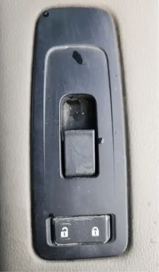 Picture of (Used) 2018 Peterbilt 579, DOOR ELECTRIC SWITCH