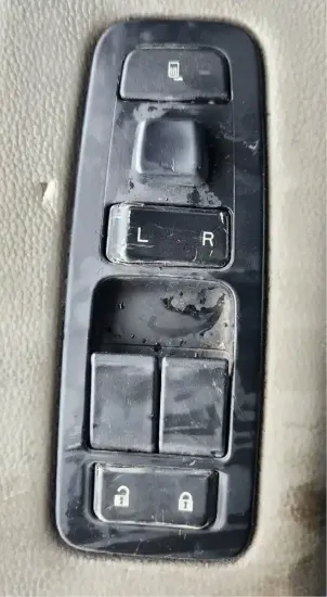 Picture of (Used) 2018 Peterbilt 579, DOOR ELECTRIC SWITCH