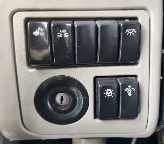 Picture of (Used) 2018 Peterbilt 579, MISCELLANEOUS DASH SWITCHES