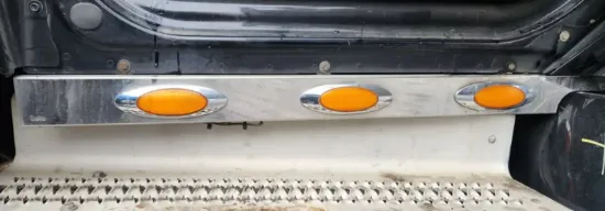 Picture of (Used) 2019 Kenworth W900, UNDER DOOR CAB LIGHTING