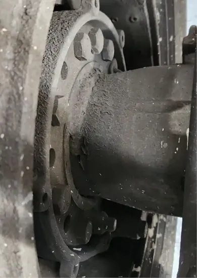 Picture of (Used) 2003 International 4300, DIFFERENTIAL HUBS