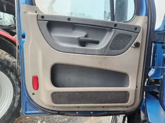 Picture of (Used) 2014 Freightliner Cascadia 125, INTERIOR DOOR PANEL