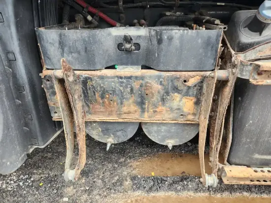 Picture of (Used) 2014 Freightliner Cascadia 125, BATTERY BOX