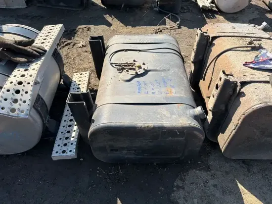 Picture of (Used) 2000 Isuzu FTR, FUEL TANK- 